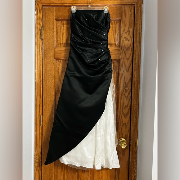 Black and white prom dress with beading and rhinestones - Picture 2 of 2